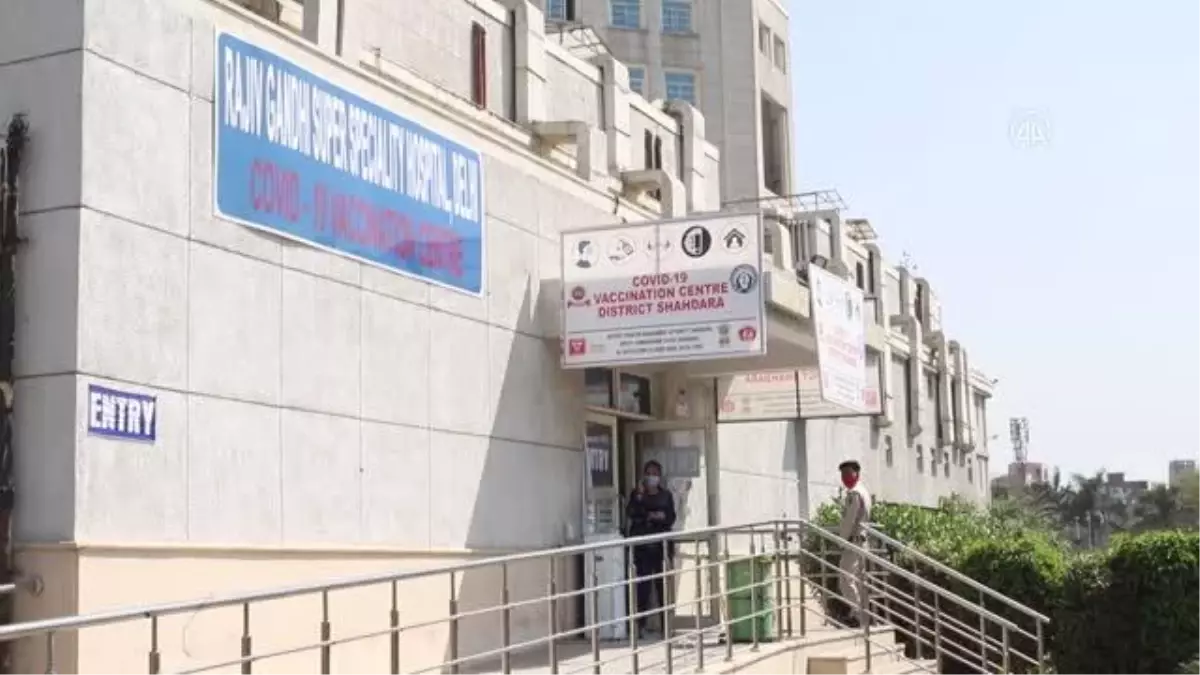 YENİ DELHİ - Hindistan'da aşılama çalışmaları devam ediyor