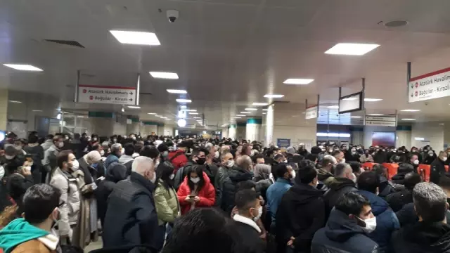 Yenikapı-Bayrampaşa arasında metro seferleri durduruldu Yenikapı-Bayrampaşa arasında metro seferleri durduruldu