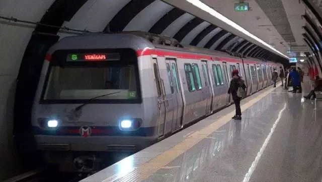 Yenikapı-Bayrampaşa arasında metro seferleri durduruldu Yenikapı-Bayrampaşa arasında metro seferleri durduruldu