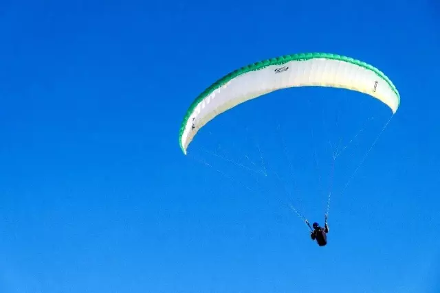 Yıldız Dağı, yamaç paraşütçülerine ev sahipliği yaptı Yıldız Dağı, yamaç paraşütçülerine ev sahipliği yaptı