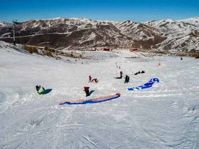 Yıldız Dağı, yamaç paraşütçülerine ev sahipliği yaptı Yıldız Dağı, yamaç paraşütçülerine ev sahipliği yaptı