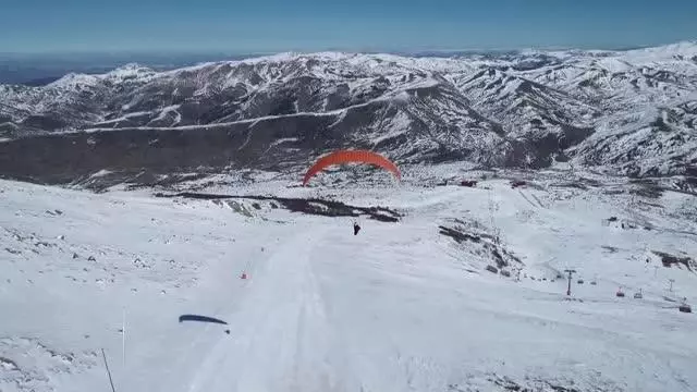 Yıldız Dağı, yamaç paraşütçülerine ev sahipliği yaptı Yıldız Dağı, yamaç paraşütçülerine ev sahipliği yaptı