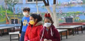 Adana'da okul öncesi, ilkokul, 8'inci ve 12'nci sınıflar için yüz yüze eğitim başladı