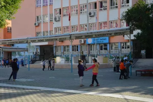Adana'da okul öncesi, ilkokul, 8'inci ve 12'nci sınıflar için yüz yüze eğitim başladı Adana'da okul öncesi, ilkokul, 8'inci ve 12'nci sınıflar için yüz yüze eğitim başladı
