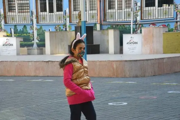 Adana'da okul öncesi, ilkokul, 8'inci ve 12'nci sınıflar için yüz yüze eğitim başladı Adana'da okul öncesi, ilkokul, 8'inci ve 12'nci sınıflar için yüz yüze eğitim başladı