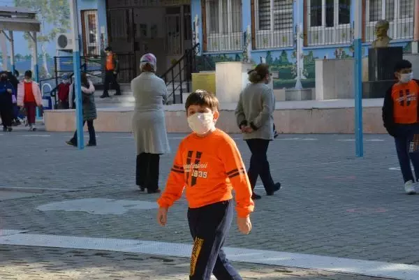 Adana'da okul öncesi, ilkokul, 8'inci ve 12'nci sınıflar için yüz yüze eğitim başladı Adana'da okul öncesi, ilkokul, 8'inci ve 12'nci sınıflar için yüz yüze eğitim başladı