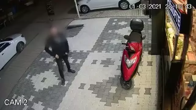 AFYONKARAHİSAR - Çiğ köfte 'acılı' olduğu gerekçesiyle iş yeri çalışanının darbedildiği yere ikinci saldırı AFYONKARAHİSAR - Çiğ köfte 'acılı' olduğu gerekçesiyle iş yeri çalışanının darbedildiği yere ikinci saldırı