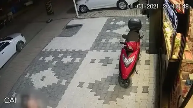 AFYONKARAHİSAR - Çiğ köfte 'acılı' olduğu gerekçesiyle iş yeri çalışanının darbedildiği yere ikinci saldırı AFYONKARAHİSAR - Çiğ köfte 'acılı' olduğu gerekçesiyle iş yeri çalışanının darbedildiği yere ikinci saldırı
