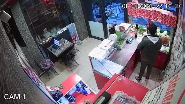 AFYONKARAHİSAR - Çiğ köfte 'acılı' olduğu gerekçesiyle iş yeri çalışanının darbedildiği yere ikinci saldırı AFYONKARAHİSAR - Çiğ köfte 'acılı' olduğu gerekçesiyle iş yeri çalışanının darbedildiği yere ikinci saldırı