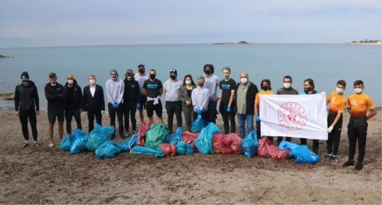 Alanya'da kamp yapan ABD'li bisikletlilerden sahil temizliği