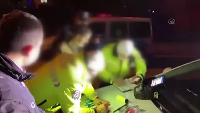 Son dakika! Alkollü sürücü kaza yaptıktan sonra polislere sürücü olmadığını iddia etti Son dakika! Alkollü sürücü kaza yaptıktan sonra polislere sürücü olmadığını iddia etti