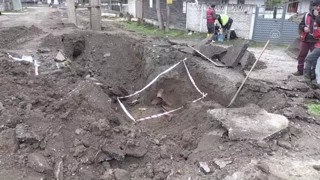 Altyapı çalışması sırasında tarihi olduğu değerlendirilen kiremitlere rastlandı Altyapı çalışması sırasında tarihi olduğu değerlendirilen kiremitlere rastlandı