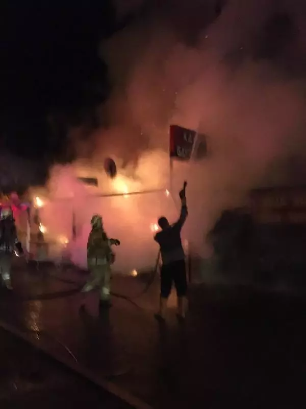 Son dakika! Arnavutköy'de kahvaltı salonu alev alev yandı Son dakika! Arnavutköy'de kahvaltı salonu alev alev yandı