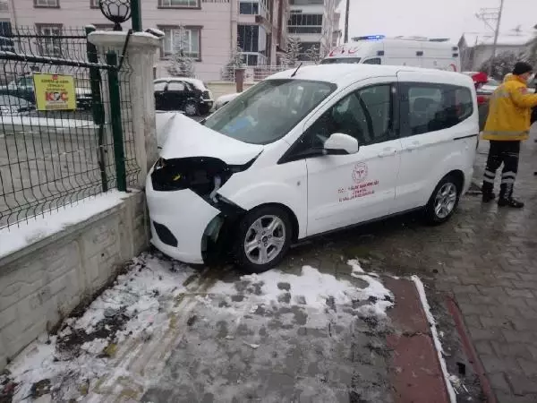 Son dakika haberi... Aşı çalışması yapan sağlık görevlileri kaza yaptı; 4 yaralı Son dakika haberi... Aşı çalışması yapan sağlık görevlileri kaza yaptı; 4 yaralı