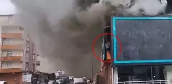 İhlas Haber Ajansı: Ataşehir'deki bir fabrikada yangın! Mahsur kalan işçiyi mahalleli kurtardı İhlas Haber Ajansı: Ataşehir'deki bir fabrikada yangın! Mahsur kalan işçiyi mahalleli kurtardı