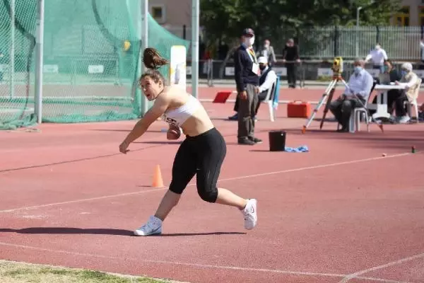 Atletizmde gençlerden büyük başarı Atletizmde gençlerden büyük başarı