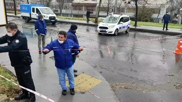 Bağcılar'da içme suyu borusu patladı Bağcılar'da içme suyu borusu patladı