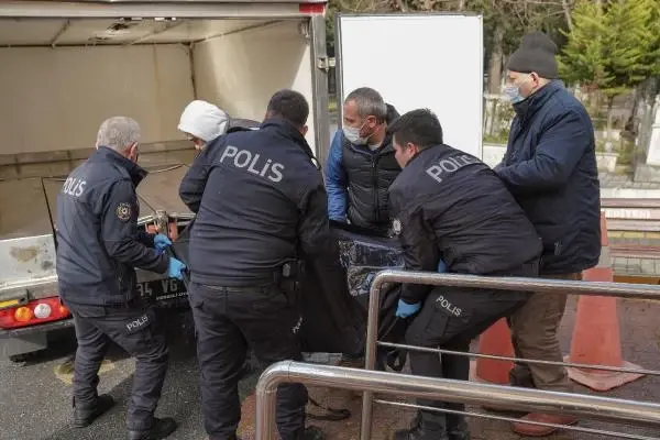 47 yaşındaki adam, cami tuvaletinde iple sifona asılmış halde bulundu 47 yaşındaki adam, cami tuvaletinde iple sifona asılmış halde bulundu