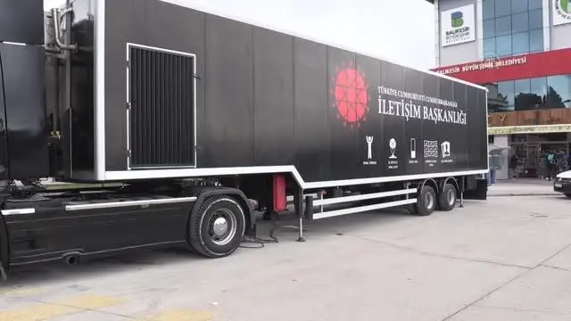 BALIKESİR - Türkiye turuna çıkan Cumhurbaşkanlığı İletişim Başkanlığı 'Dijital Tır'ı Balıkesir'e geldi BALIKESİR - Türkiye turuna çıkan Cumhurbaşkanlığı İletişim Başkanlığı 'Dijital Tır'ı Balıkesir'e geldi
