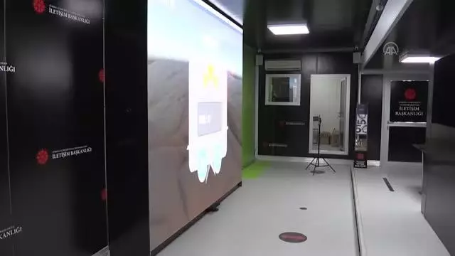 BALIKESİR - Türkiye turuna çıkan Cumhurbaşkanlığı İletişim Başkanlığı 'Dijital Tır'ı Balıkesir'e geldi BALIKESİR - Türkiye turuna çıkan Cumhurbaşkanlığı İletişim Başkanlığı 'Dijital Tır'ı Balıkesir'e geldi