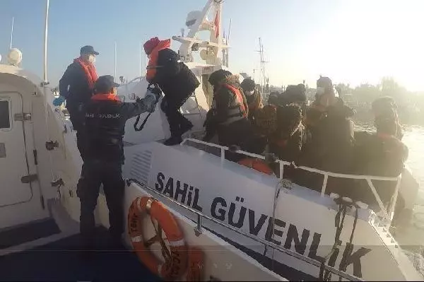 Bodrum'da 32 kaçak göçmen kurtarıldı Bodrum'da 32 kaçak göçmen kurtarıldı