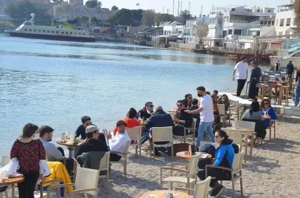 Bodrum'da kafe ve restoranlar ilk müşterilerini ağırladı Bodrum'da kafe ve restoranlar ilk müşterilerini ağırladı
