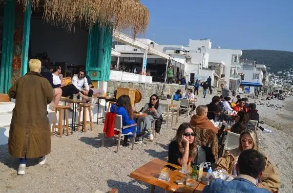 Bodrum'da kafe ve restoranlar ilk müşterilerini ağırladı Bodrum'da kafe ve restoranlar ilk müşterilerini ağırladı