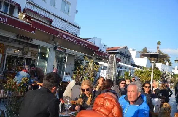 Bodrum'da kafe ve restoranlar ilk müşterilerini ağırladı Bodrum'da kafe ve restoranlar ilk müşterilerini ağırladı