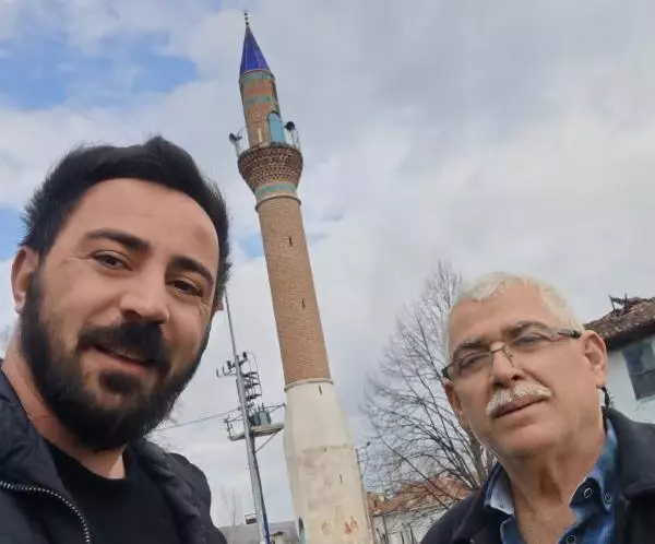 Bursa'daki camisiz minare, görenlerin ilgisini çekiyor Bursa'daki camisiz minare, görenlerin ilgisini çekiyor