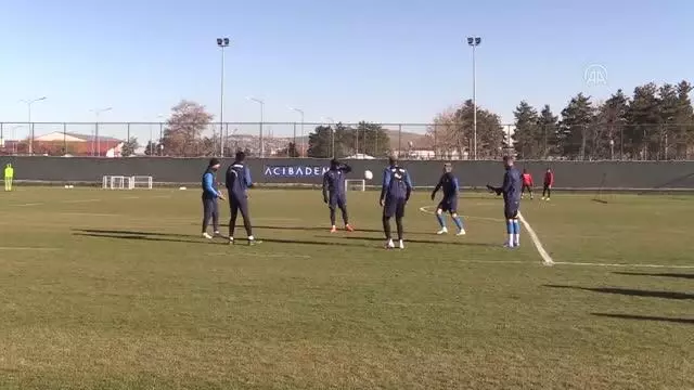 Büyükşehir Belediye Erzurumspor'da hedef, ligde kalıcı olmak Büyükşehir Belediye Erzurumspor'da hedef, ligde kalıcı olmak