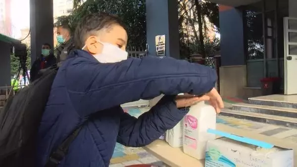 Ders zili çaldı; İstanbul'da okullarda yüz yüze eğitime başlandı Ders zili çaldı; İstanbul'da okullarda yüz yüze eğitime başlandı