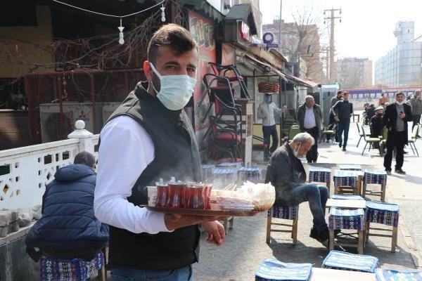 Diyarbakır'da normalleşmeyle açılan iş yerlerinin evdeki personeli işe geri döndü