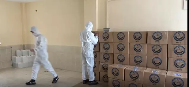 Erciş'teki öğrenciler 110 ton dezenfektan üreterek 2 milyon lira ciro yaptı Erciş'teki öğrenciler 110 ton dezenfektan üreterek 2 milyon lira ciro yaptı