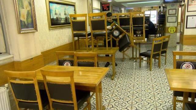 Esnaf 5 aydır bugünü bekliyordu! Normalleşmeyle yeniden açılan kafe ve restoranlar hazırlıklara geceden başladı Esnaf 5 aydır bugünü bekliyordu! Normalleşmeyle yeniden açılan kafe ve restoranlar hazırlıklara geceden başladı
