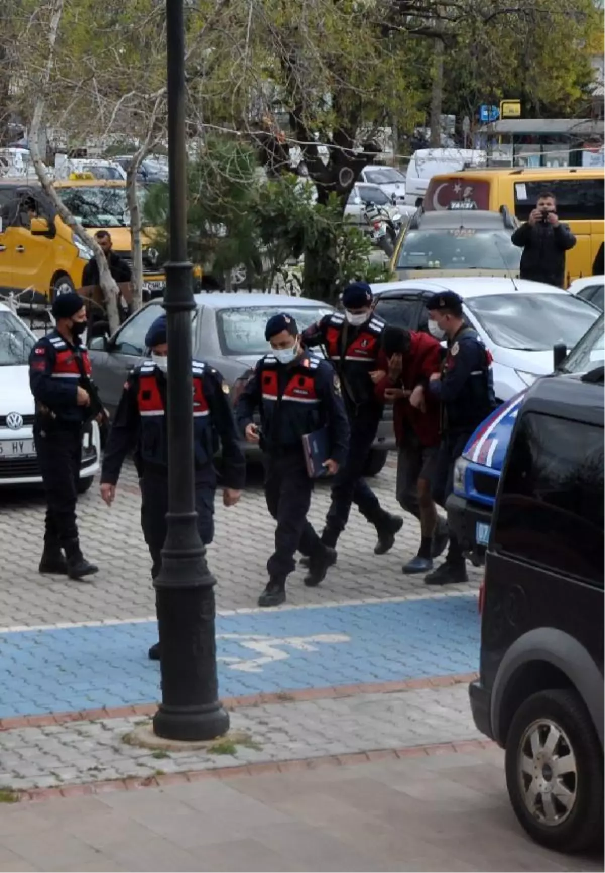 Ev sahibini tabancayla başından vurup kaçan hırsız yakalandı