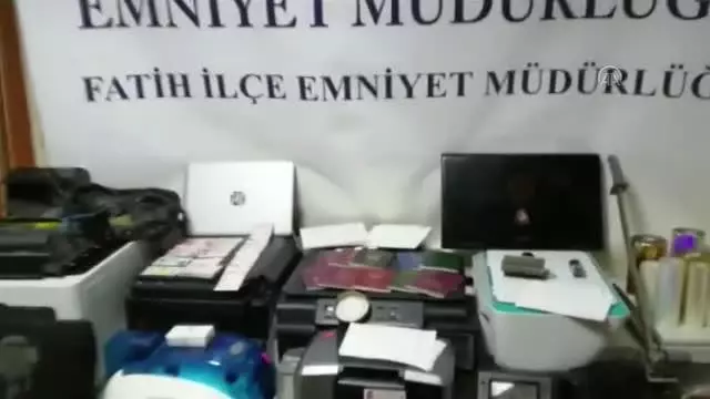 Fatih'te sahtecilik ve uyuşturucu operasyonunda yakalanan yabancı uyruklu şüpheli tutuklandı Fatih'te sahtecilik ve uyuşturucu operasyonunda yakalanan yabancı uyruklu şüpheli tutuklandı