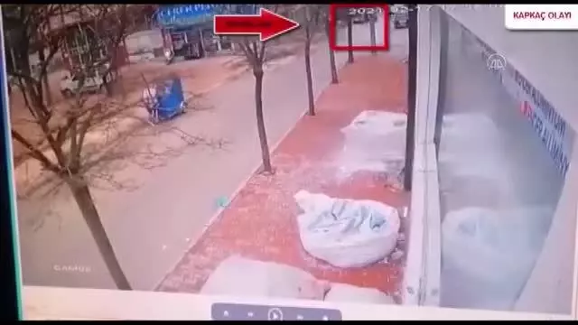 GAZİANTEP - 8 ayrı kapkaç olayının şüphelisi 7 kişi tutuklandı GAZİANTEP - 8 ayrı kapkaç olayının şüphelisi 7 kişi tutuklandı