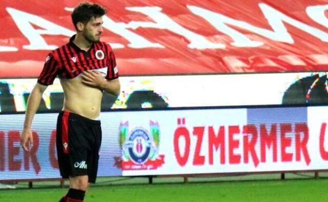 Young football player of Gençlerbirliği burst into tears after the lost Gaziantep FK match