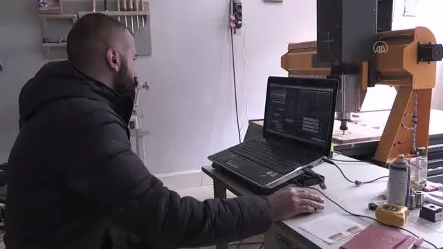 Son dakika... Gıda mühendisliğini bırakıp çocukluk hayali ahşabın peşinden giderek işinin patronu oldu Son dakika... Gıda mühendisliğini bırakıp çocukluk hayali ahşabın peşinden giderek işinin patronu oldu