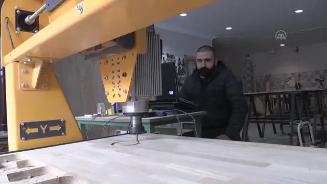 Son dakika... Gıda mühendisliğini bırakıp çocukluk hayali ahşabın peşinden giderek işinin patronu oldu Son dakika... Gıda mühendisliğini bırakıp çocukluk hayali ahşabın peşinden giderek işinin patronu oldu