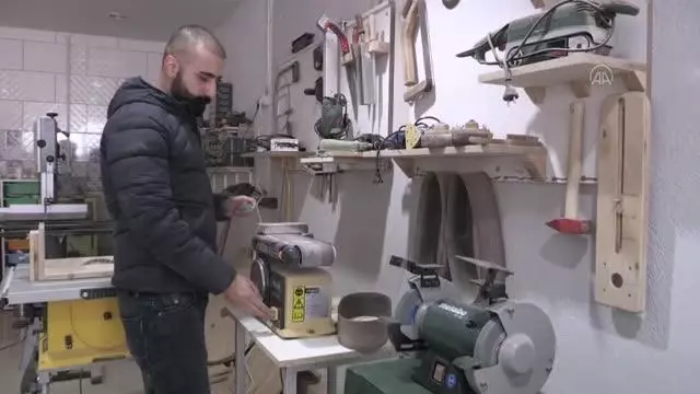 Son dakika... Gıda mühendisliğini bırakıp çocukluk hayali ahşabın peşinden giderek işinin patronu oldu Son dakika... Gıda mühendisliğini bırakıp çocukluk hayali ahşabın peşinden giderek işinin patronu oldu