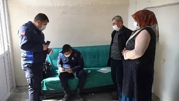Görme güçlüğü çeken kaçak sünnetçiye suçüstü Görme güçlüğü çeken kaçak sünnetçiye suçüstü
