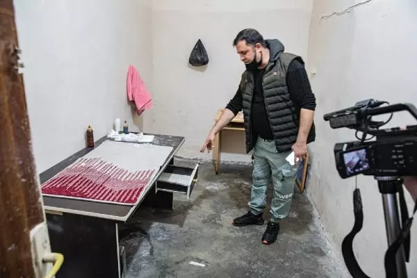 Görme güçlüğü çeken kaçak sünnetçiye suçüstü Görme güçlüğü çeken kaçak sünnetçiye suçüstü