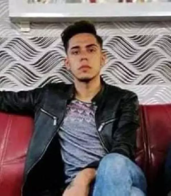 Hafif ticari araca çarpan motosikletin sürücüsü öldü Hafif ticari araca çarpan motosikletin sürücüsü öldü