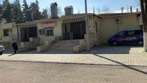 Hafif ticari araca çarpan motosikletin sürücüsü öldü Hafif ticari araca çarpan motosikletin sürücüsü öldü