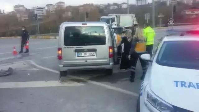 Son dakika haber... Hafif ticari araçla otomobil çarpıştı: 3 yaralı Son dakika haber... Hafif ticari araçla otomobil çarpıştı: 3 yaralı