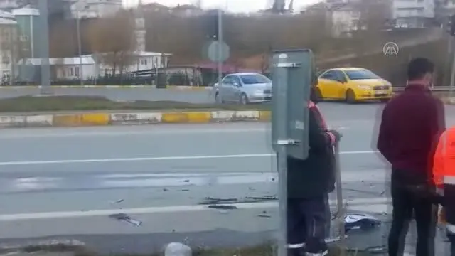 Son dakika haber... Hafif ticari araçla otomobil çarpıştı: 3 yaralı Son dakika haber... Hafif ticari araçla otomobil çarpıştı: 3 yaralı