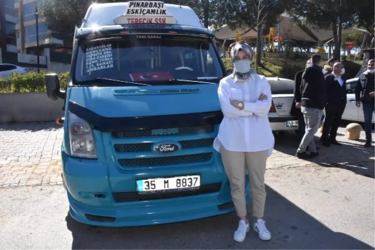 İzmir'in 'Şoför Nebahat Ablası' Elif, hatlı minibüste yolcu taşıyor