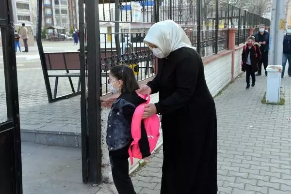 Kahramanmaraş'ta yüz yüze eğitim başladı Kahramanmaraş'ta yüz yüze eğitim başladı