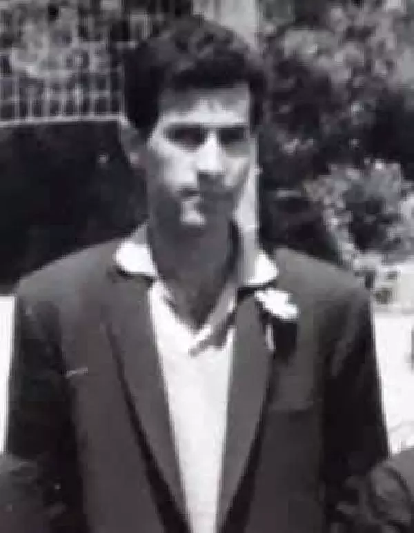 Kimsesizler mezarlığına defnedilecek öğretmene, öğrencileri sahip çıktı Kimsesizler mezarlığına defnedilecek öğretmene, öğrencileri sahip çıktı